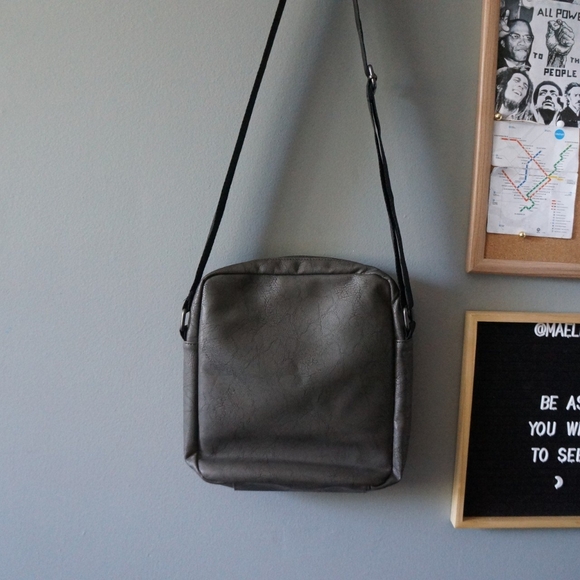 david buffalo bitton unisex crossbody bag - Picture 3 of 4